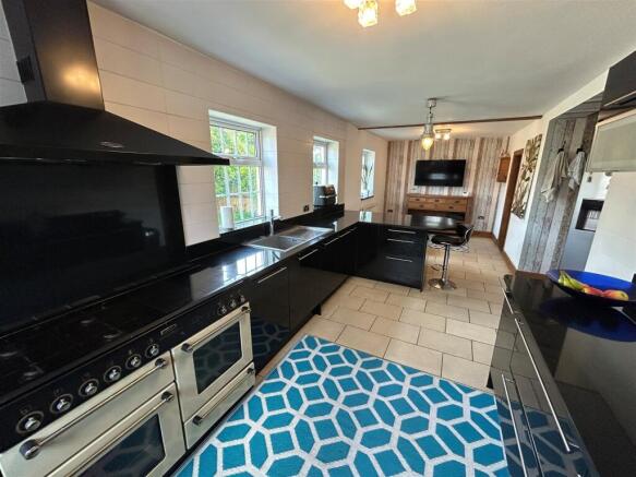 Kitchen/Breakfast Room