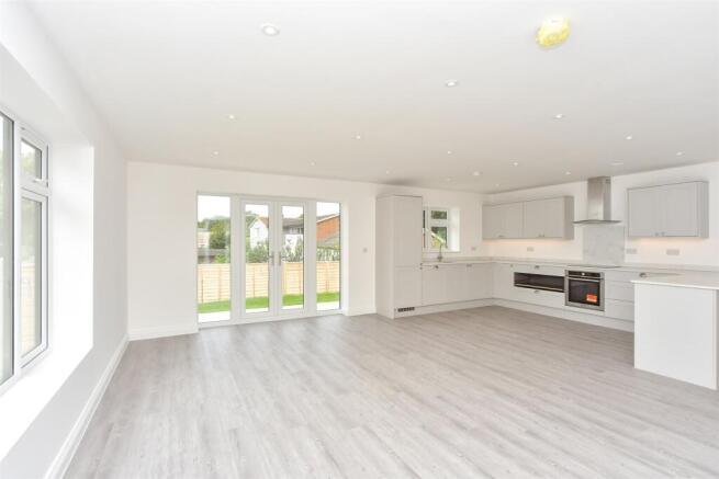 Kitchen/ Living Area