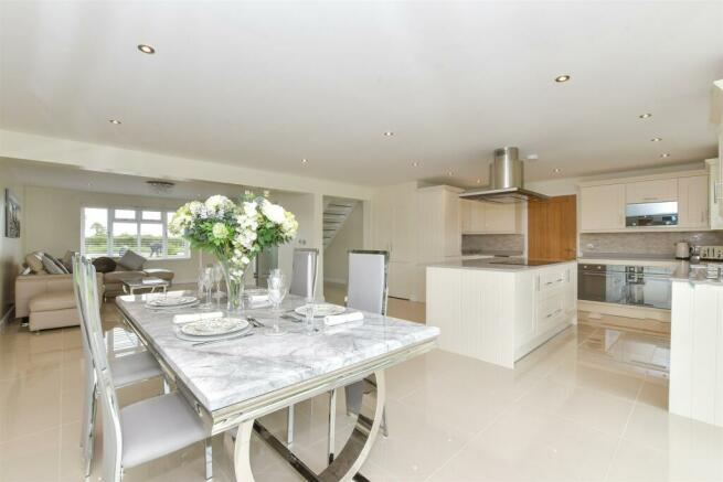 Kitchen/Dining Area