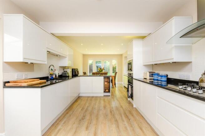 Kitchen/ Breakfast Area