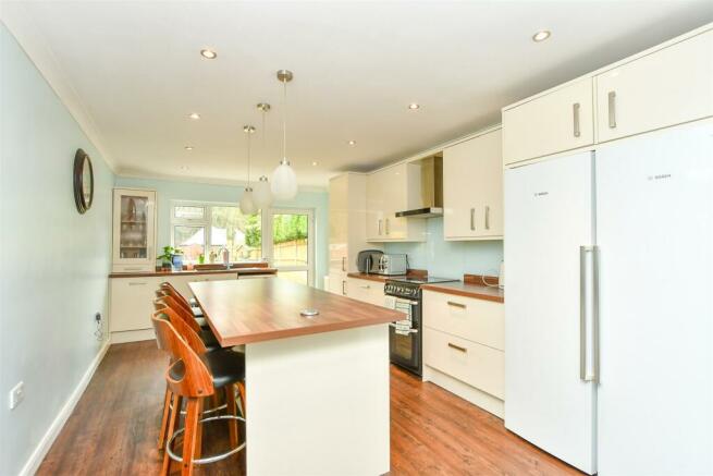 Kitchen/ Breakfast Area