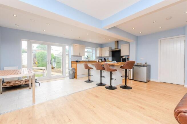Lounge/Kitchen