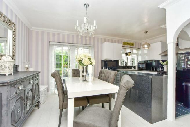 Kitchen/Dining Area