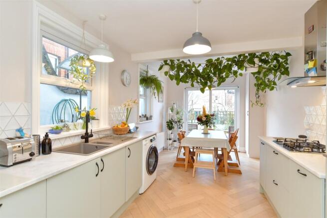Kitchen/ Breakfast Room