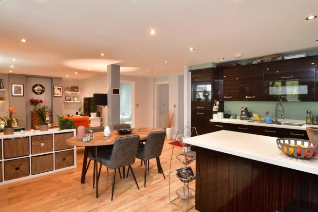 Lounge/ Kitchen