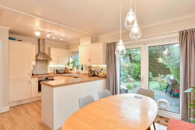 Kitchen/ Dining Room