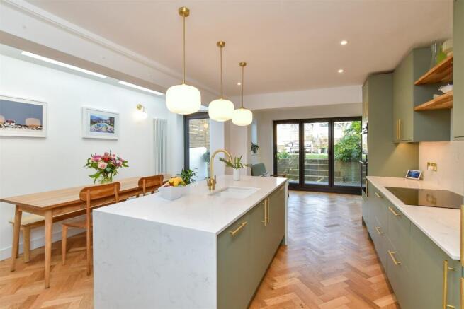 Kitchen/ Breakfast Area