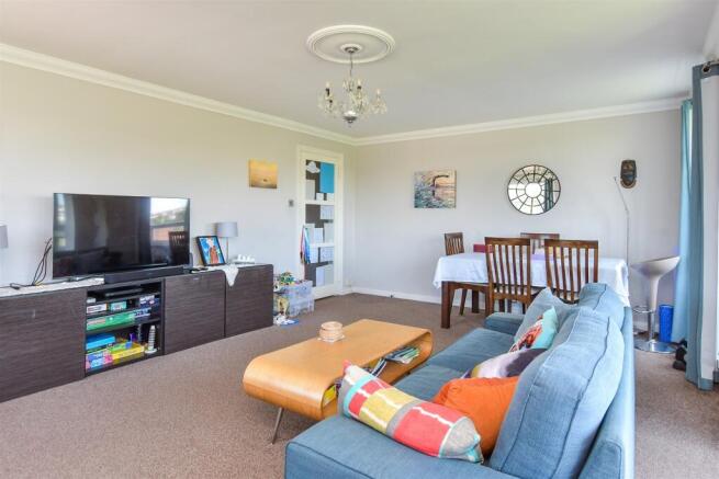 Lounge/ Dining Room