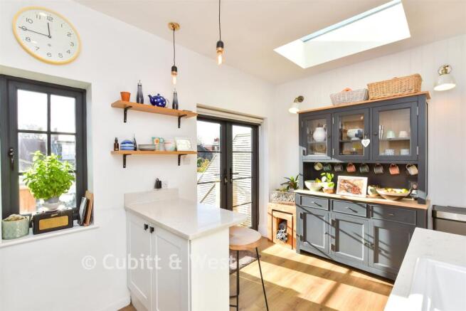 Kitchen /Breakfast Area