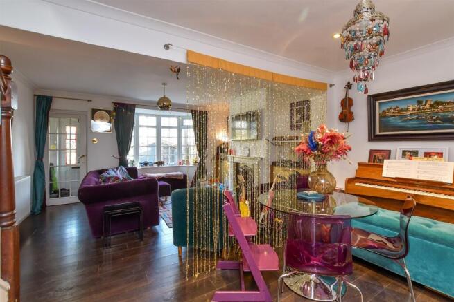 Lounge/ Dining Room