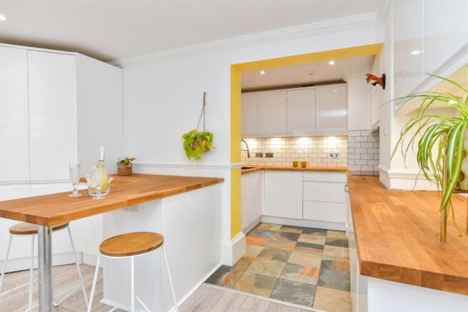 Kitchen/ Living Room