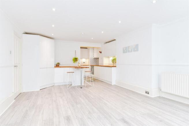 Kitchen/ Living Room