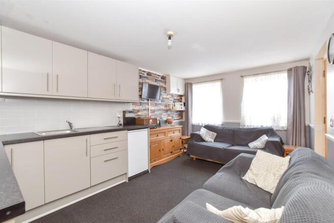 Lounge/ Kitchen