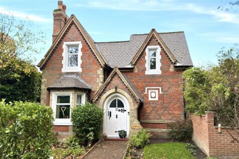 Farnborough Road, Farnborough, Hampshire, GU14