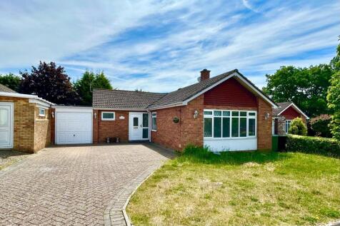 Sandown Drive, Frimley, Surrey, GU16