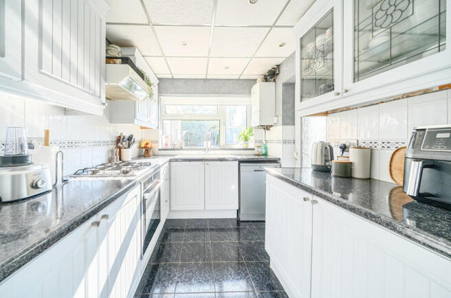 1312595-10-6852fd...