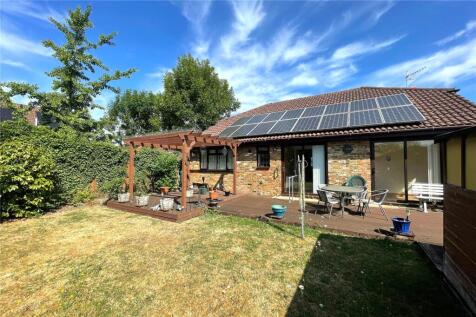 Oxenden Road, Tongham, Surrey, GU10