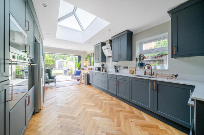 1335748-17-6895c4...