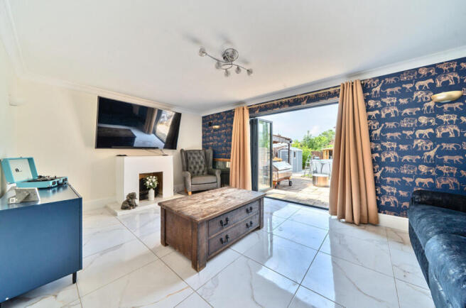 1323976-12-687529...