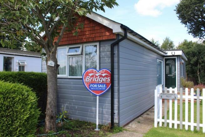 1 Bedroom Mobile Home For Sale In Grove Farm Park Mytchett