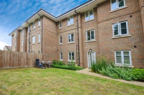 Neville Close, St. Albans