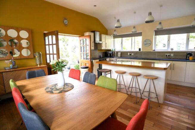 Kitchen - Living (2).jpg