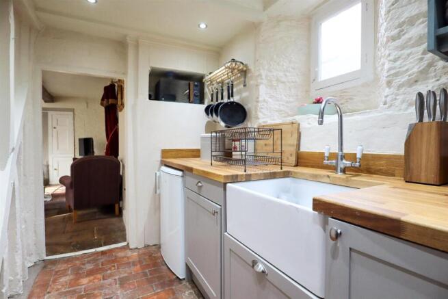 Kitchen (2).jpg