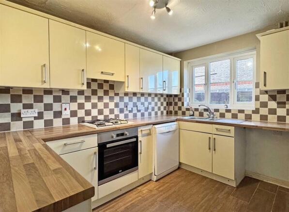 Kitchen b.jpg