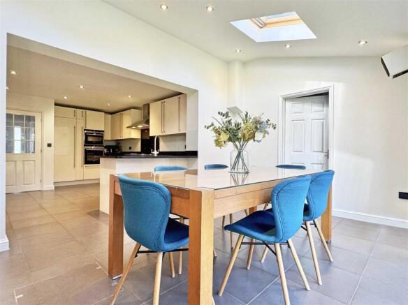 Dining Room.jpg