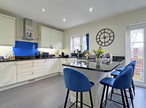 Kitchen Breakfast Room.jpg