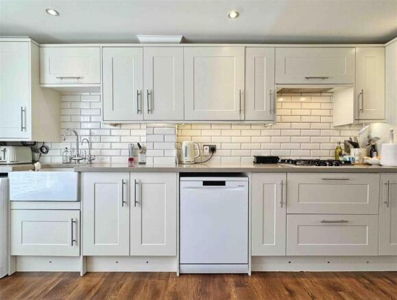 Kitchen c.jpg