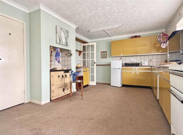 Kitchen b.jpg