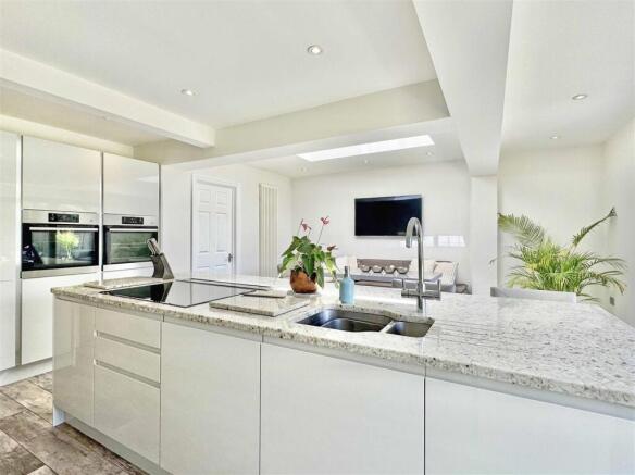 Kitchen c.jpg