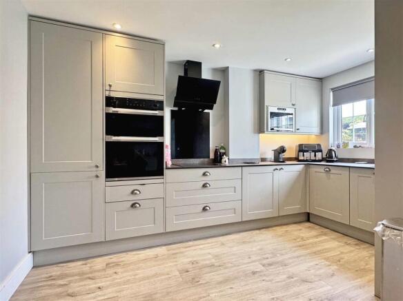 Kitchen c.jpg