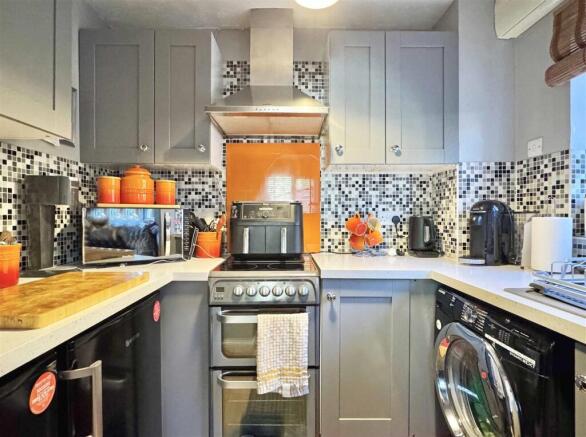 Kitchen b.jpg