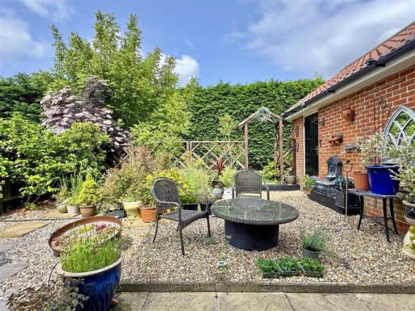 Rear Garden b.jpg