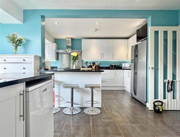 Kitchen e.jpg