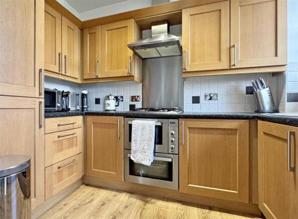 Kitchen b.jpg