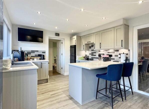 Kitchen c.jpg