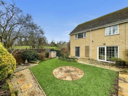 Cirencester - 3 bedroom end of terrace house for sale