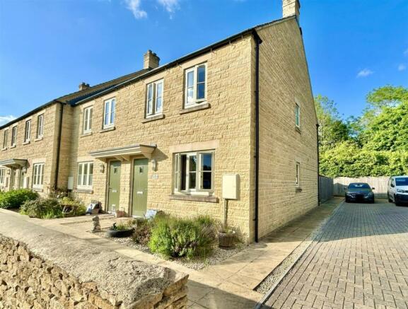 2 bedroom end of terrace house for sale in Clappen Close, Cirencester, GL7