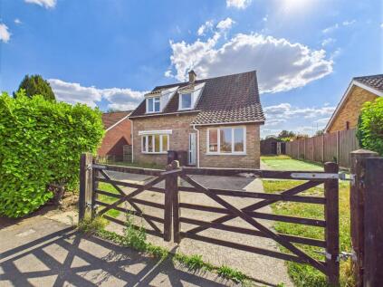 Neville Close, Saham Toney