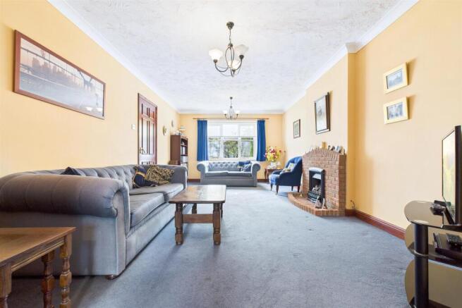Living Room 2.jpg