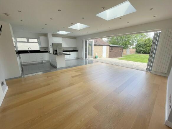 KITCHEN/LOUNGE
