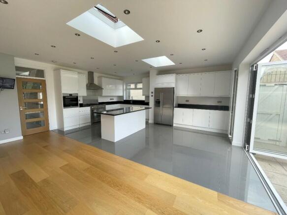 KITCHEN/LOUNGE