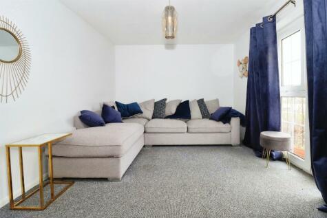 Braemar Crescent - 2 bedroom flat for sale