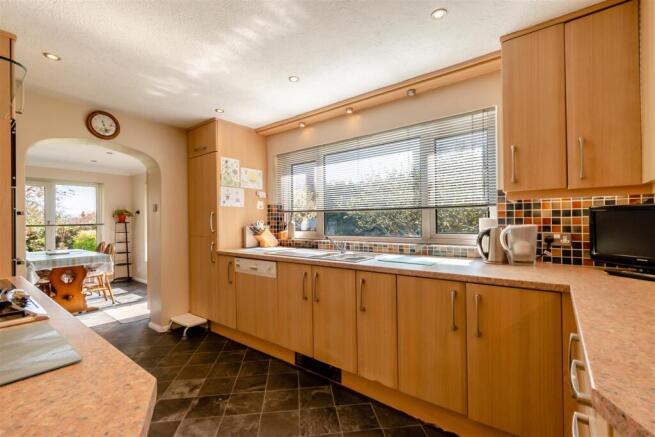 8643398-interior09.jpg
