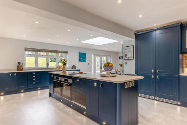 8649737-interior02.jpg
