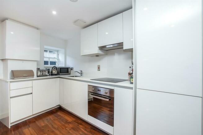 Modern white lacquered Kitchen