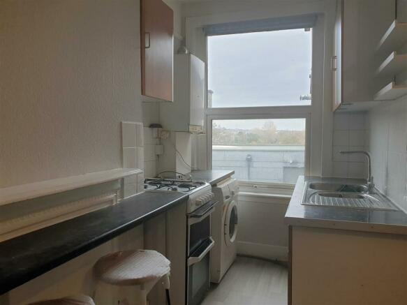 Kitchen with breakfast bar